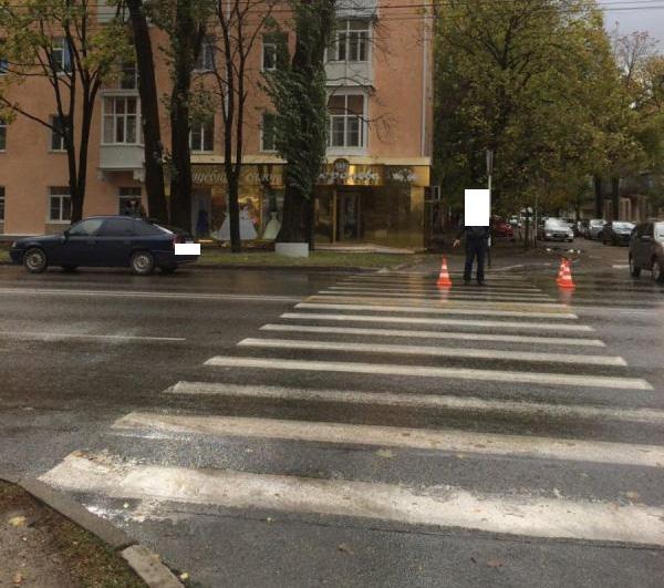 В Ставрополе на «зебре» под колеса иномарки попала 20-летняя девушка
